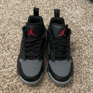 Jordan Mars 270, black/red/grey, size 5.5 youth boys